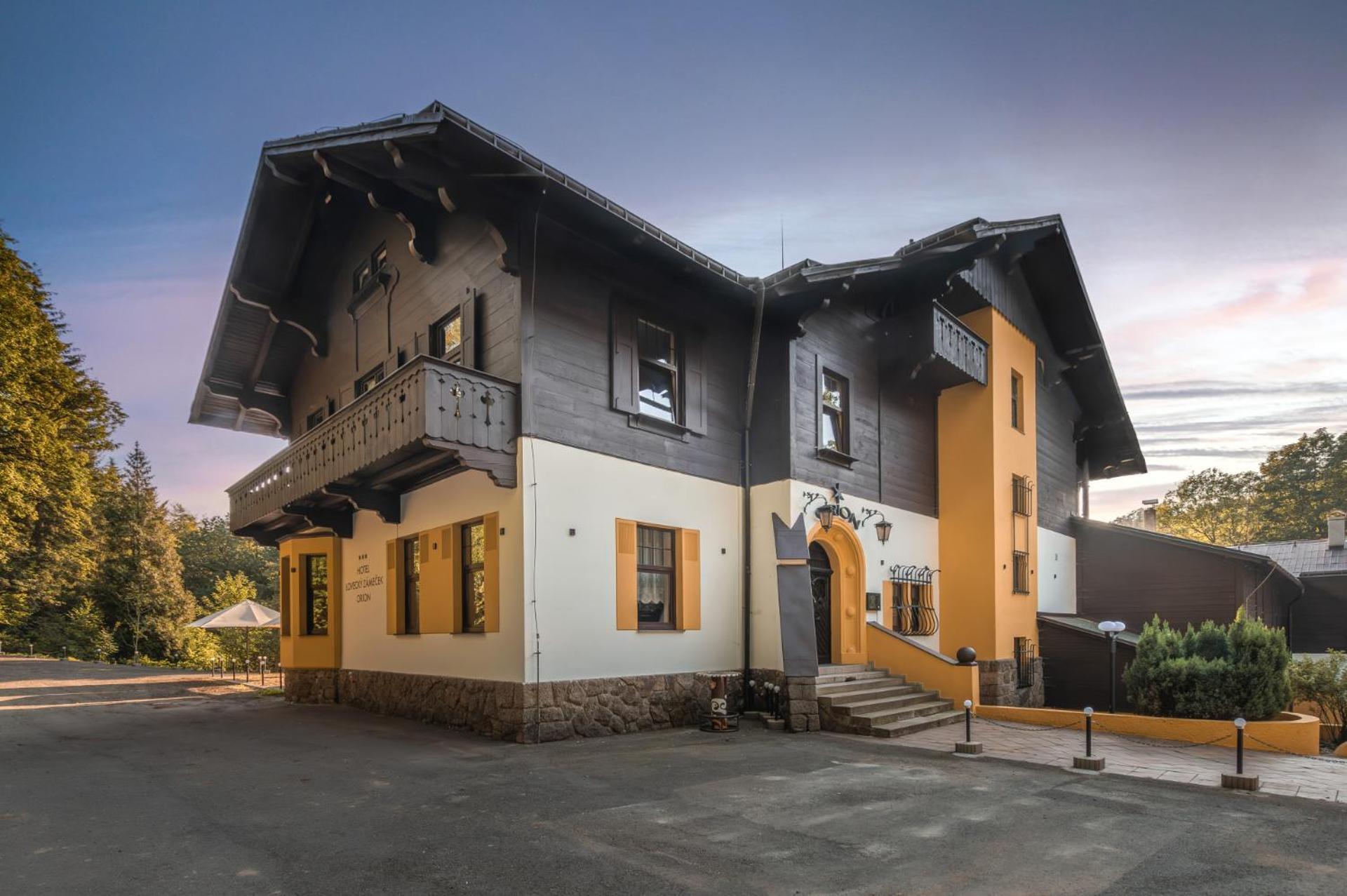 Hotel Lovecky Zamecek Orion Liberec Exterior photo